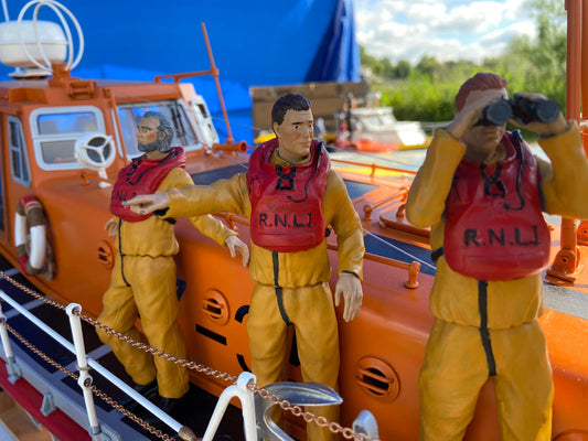 1970 Beaufort Lifeboat Crew Pointing